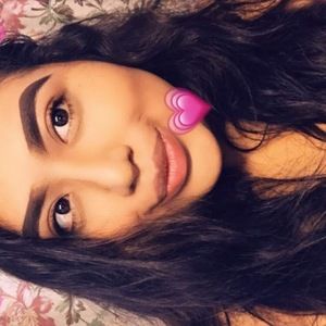 Meet your Posher, Ana